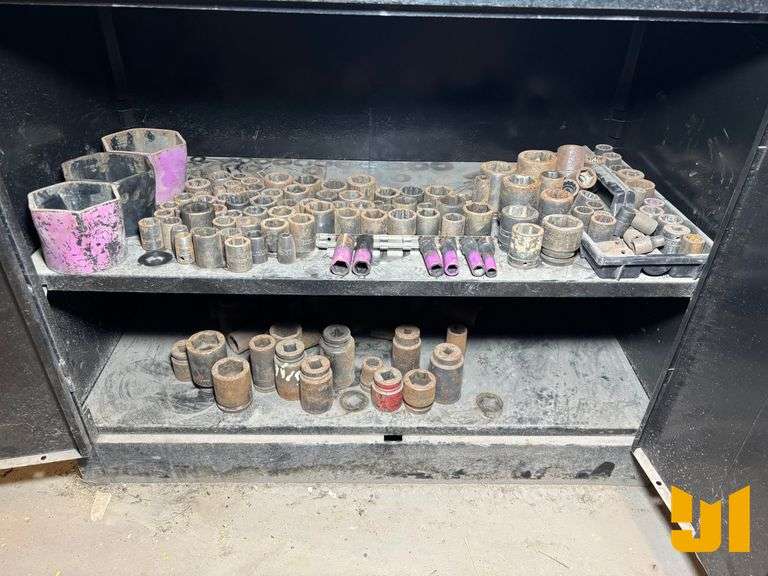 VARIOUS BRANDS AND SIZES OF IMPACT SOCKETS