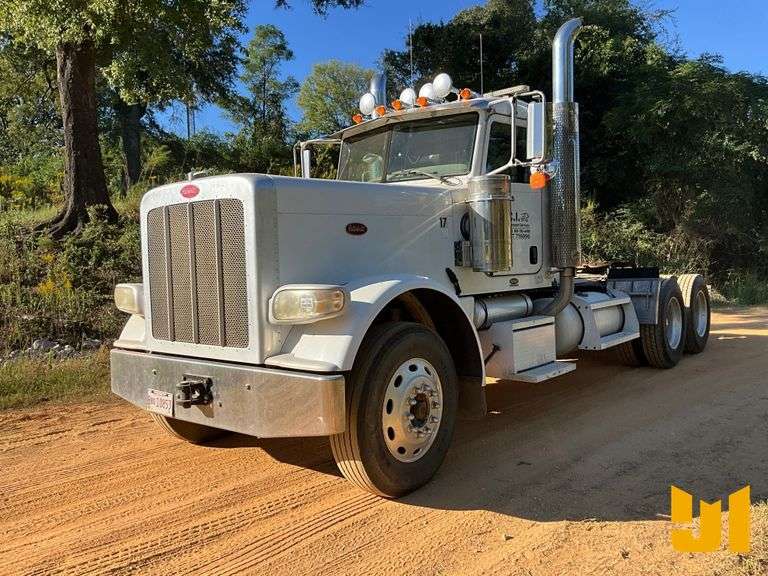 2009 PETERBILT 389 TANDEM AXLE DAY CAB TRUCK TRACTOR VIN: 1XPXD40X19D774611