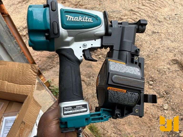 UNUSED MAKITA AN454 AIR NAIL GUN
