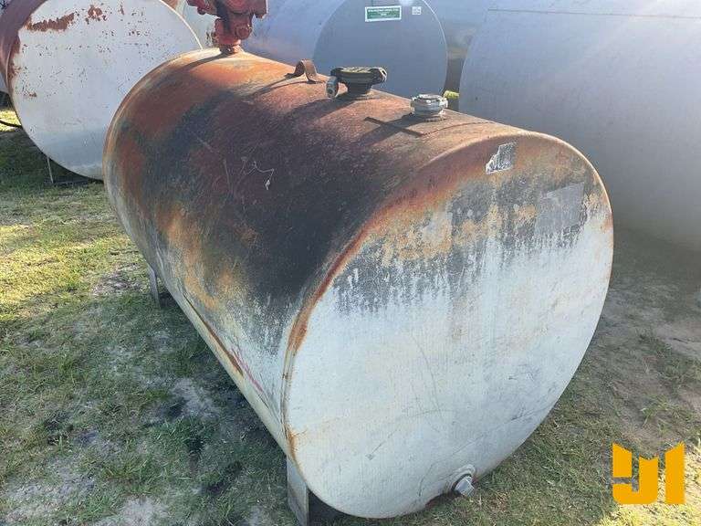 300GAL FUEL TANK W ELECTRIC PUMP  TANK
