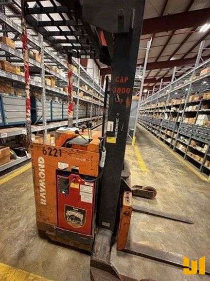 1988 RAYMOND 20R30TN STAND UP FORKLIFT SN: 208827643