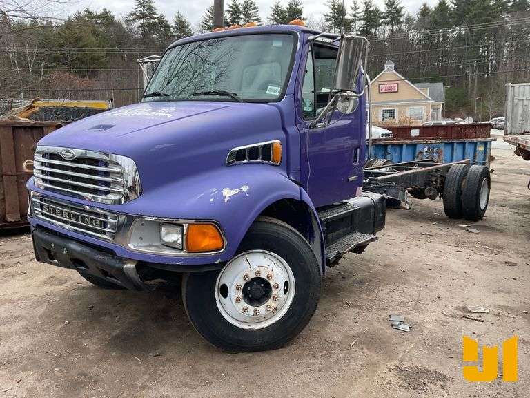 2001 STERLING TRUCK M7500 ACTERRA SINGLE AXLE CAB & CHASSIS VIN: 2FZAAJAK61AJ42563