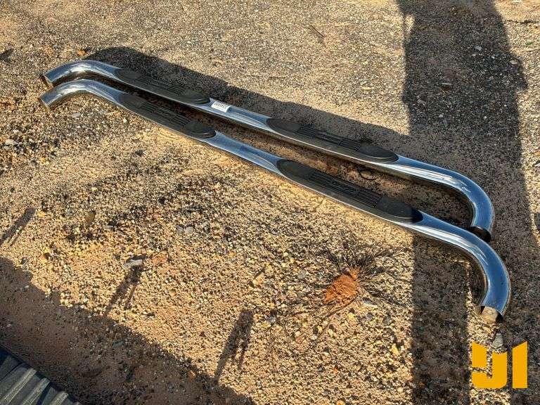 LUND ROUND NERF BARS