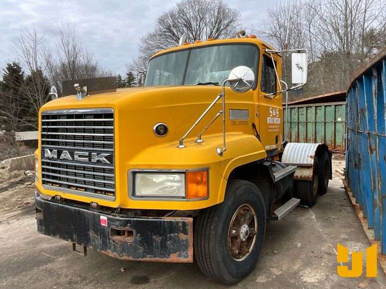 1999 MACK CL713 TANDEM AXLE DAY CAB TRUCK TRACTOR VIN: 1M1AD38Y3XW00122