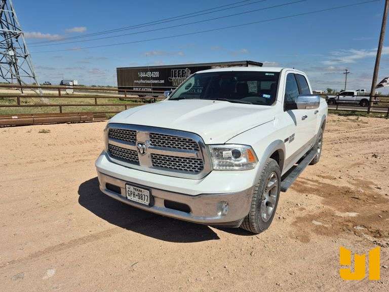 2015 RAM 1500 LARAMIE CREW CAB 4X4 PICKUP VIN: 1C6RR7NM4FS594565