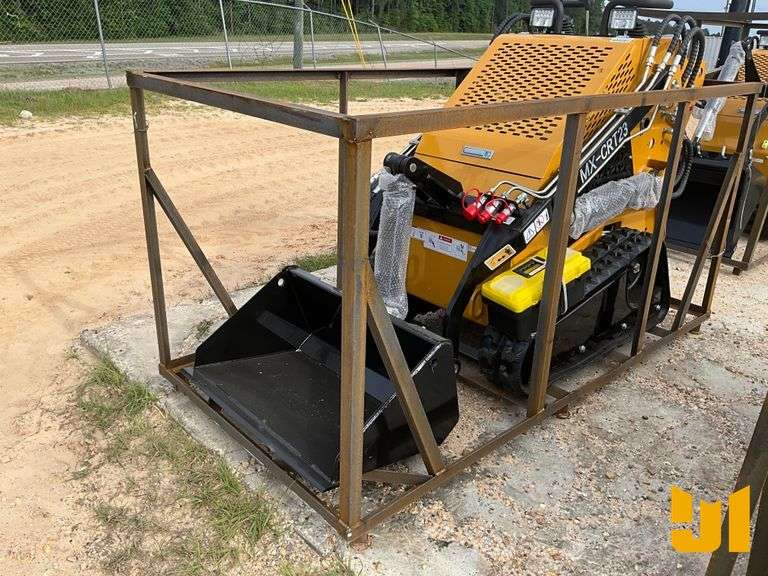 UNUSED 2025 AGT MX-CRT23 STAND ON MULTI TERRAIN LOADER SN: MXCRT232025X00359