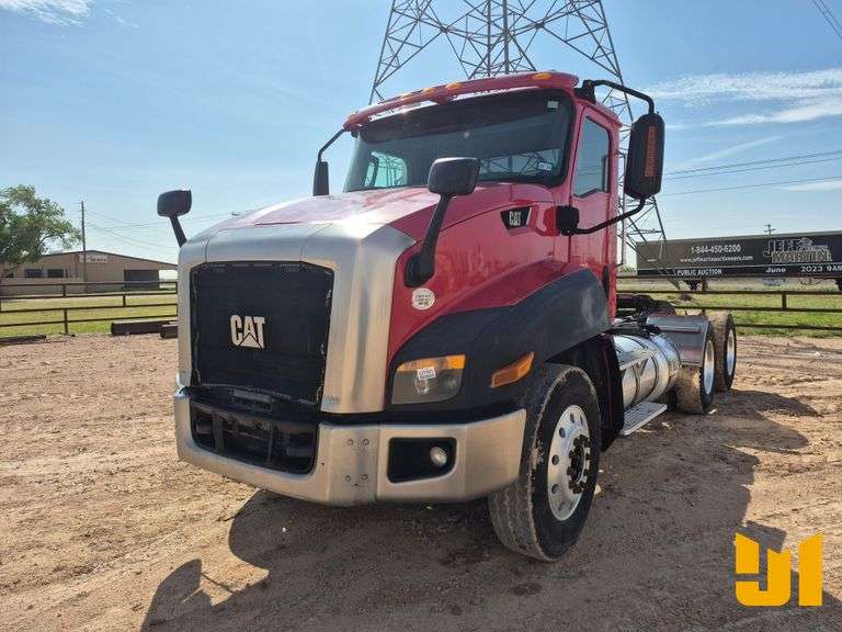 2014 CATERPILLAR CT660S TANDEM AXLE DAY CAB TRUCK TRACTOR VIN: 1HSJGTKR7EJ490376