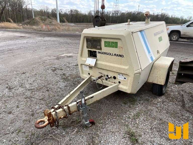 INGERSOLL-RAND 185 PORTABLE AIR COMPRESSOR SN: 166 298 U88 329