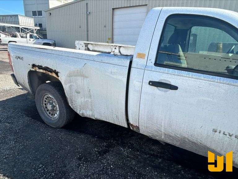 2008 CHEVROLET SILVERADO 1/2 TON PICK UP TRUCK  VIN: 1GCEK14X18Z161896