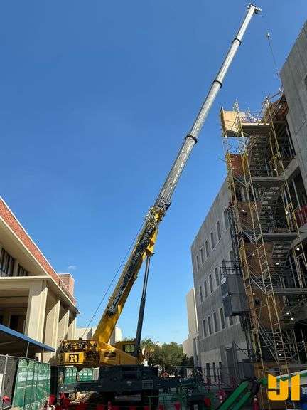 2017 GROVE GRT8090 ROUGH TERRAIN CRANE SN: 235803