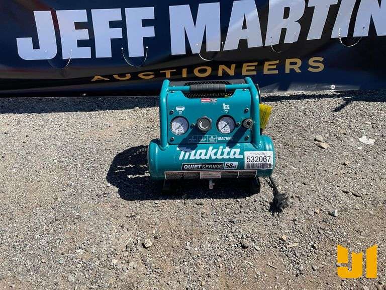 UNUSED MAKITA QUIET SERIES STATIONARY AIR COMPRESSOR SN: 42925
