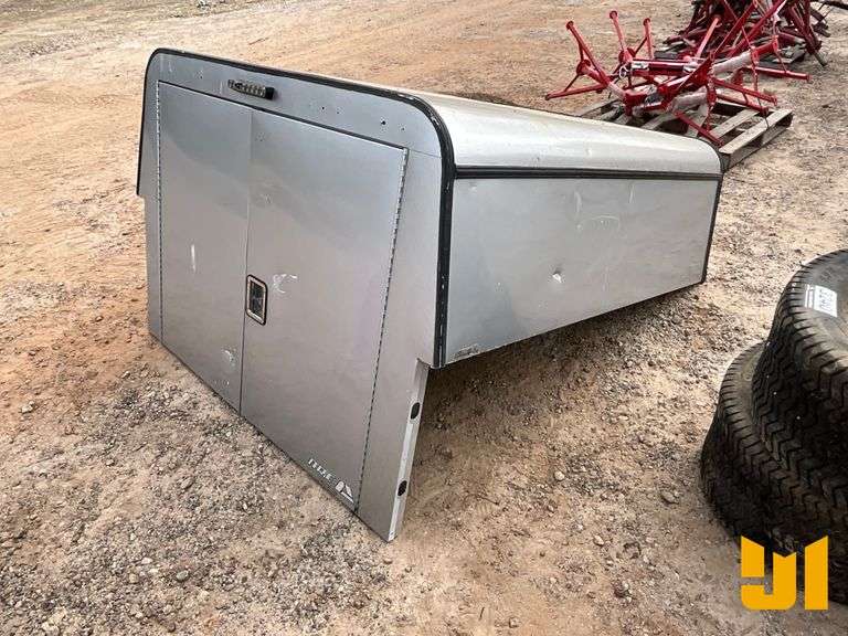 ARE 5’-10” TRUCK BED TOPPER  SN: N3547179