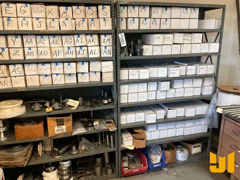 QTY OF (4) METAL SHELVING UNITS CONTAINING (2) 4’ L