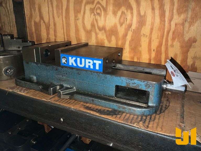 KURT D675 6” ANGLOCK VISE SN: 88378