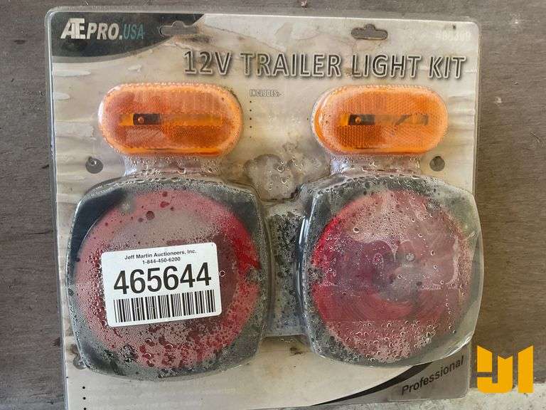 UNUSED TRAILER TAIL LIGHT KIT