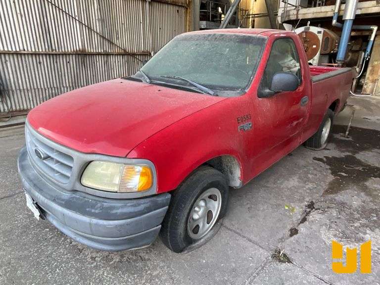2002 FORD F-150 XL 2WD PICKUP VIN: 1FTRF17232NB82527