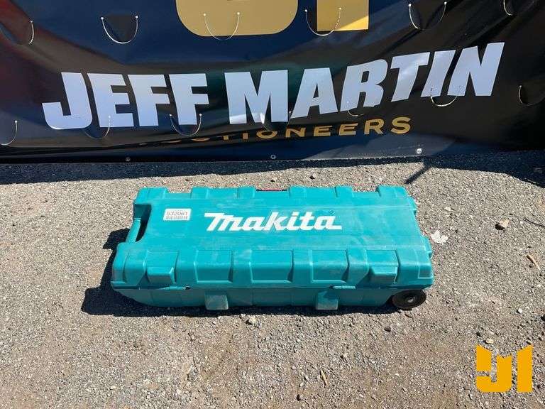 UNUSED MAKITA ELECTRIC BREAKER