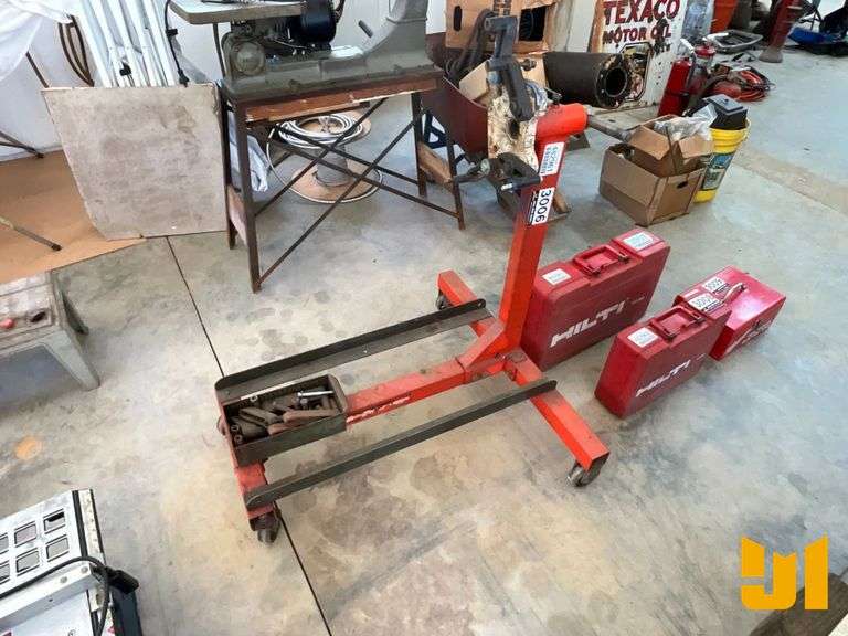 HEIN-WERNER WINNER SERIES  1250LB ENGINE STAND