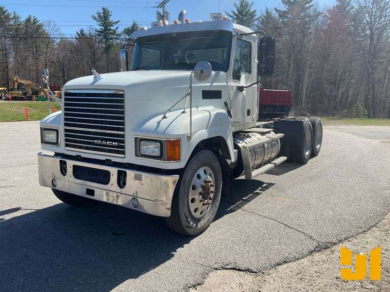 2016 MACK CHU613 PINNACLE TANDEM AXLE DAY CAB TRUCK TRACTOR VIN: 1M1AN07Y8GM022767