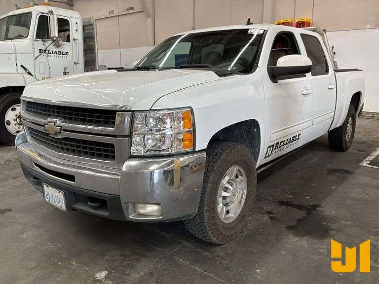 2009 CHEVROLET SILVERADO 2500HD LTZ CREW CAB 4X2 PICKUP VIN: 1GCHC63629F142194