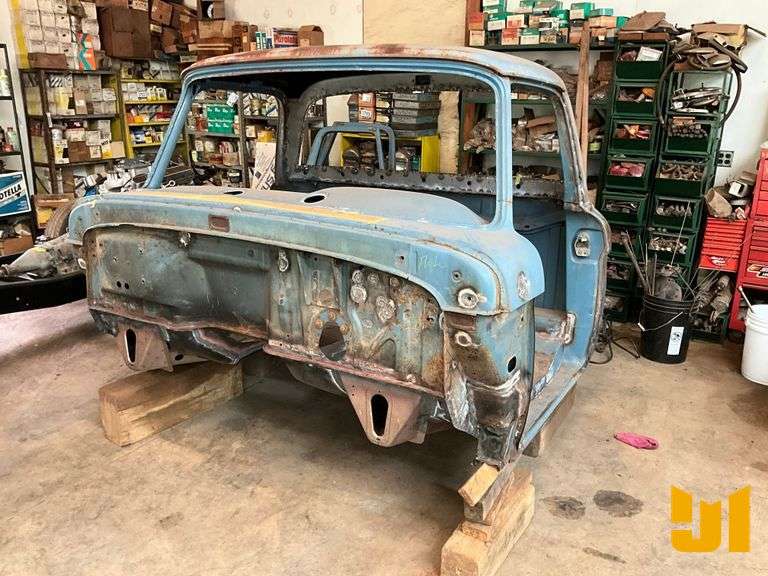 FORD F-100 DISASSMBLED CLASSIC/ SPECIALTY REGULAR CAB 1/2 TON PICKUP TRUCK