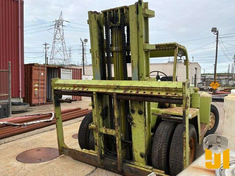CLARK C500HY300 28000 LBS ROUGH TERRAIN FORKLIFT SN: HY2036-1-2866