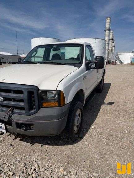 2007 FORD F-250 REGULAR CAB 4X4 PICKUP   VIN: 1FTNF21577EB29117