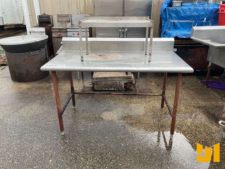 STAINLESS STEEL TABLE