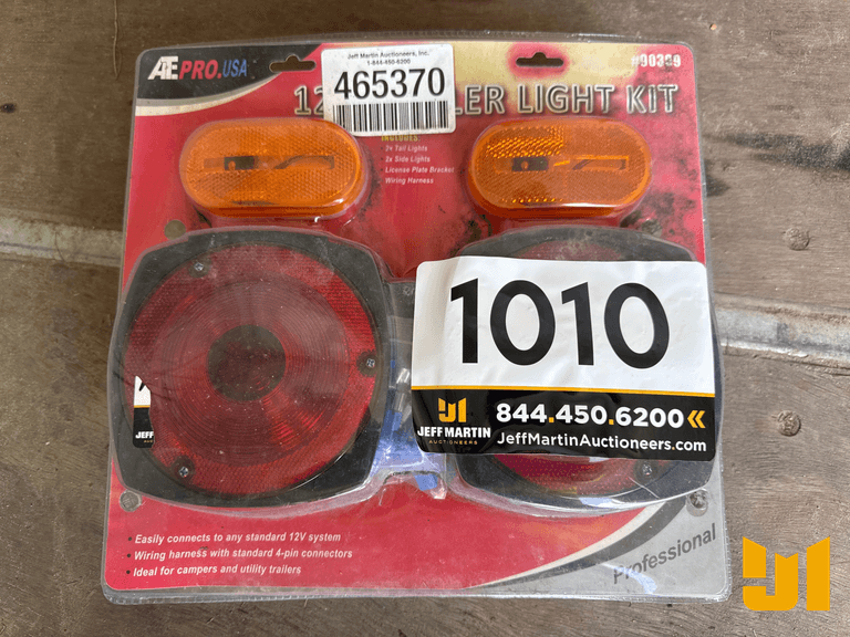 UNUSED TRAILER TAIL LIGHT KIT