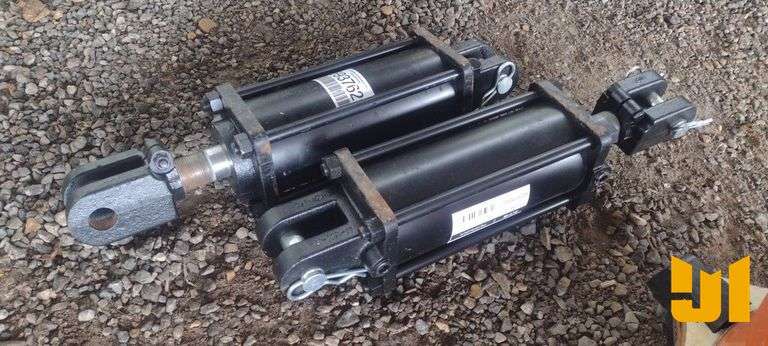 QTY OF (2) HYDRAULIC CYLINDER