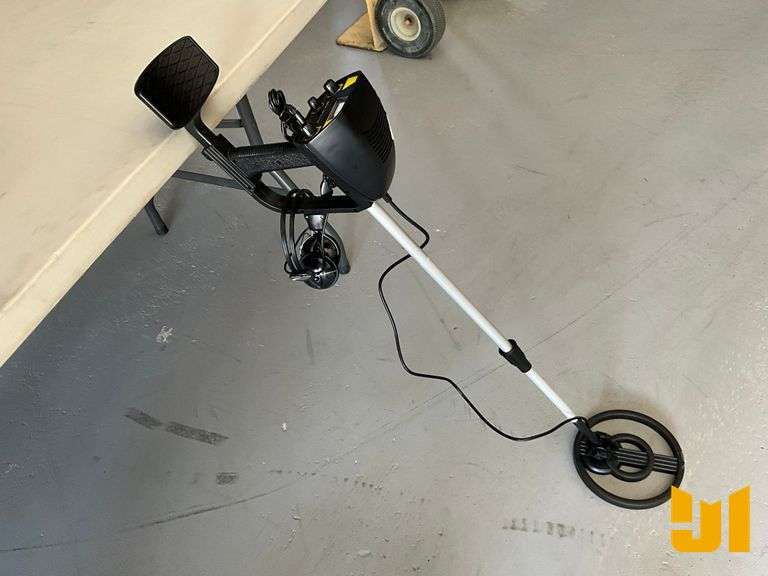 METAL DETECTOR WITH HEADPHONES
