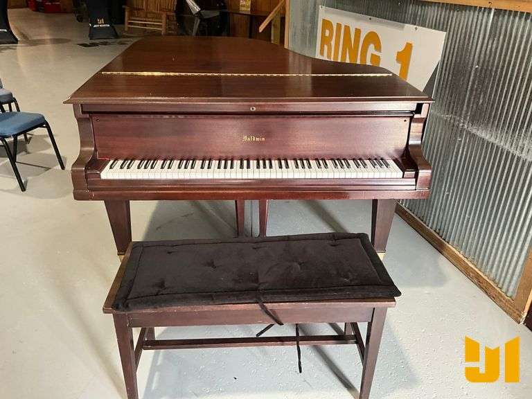BALDWIN BABY GRAND 5' WIDE 6' DEEP 40" TALL, BENCH