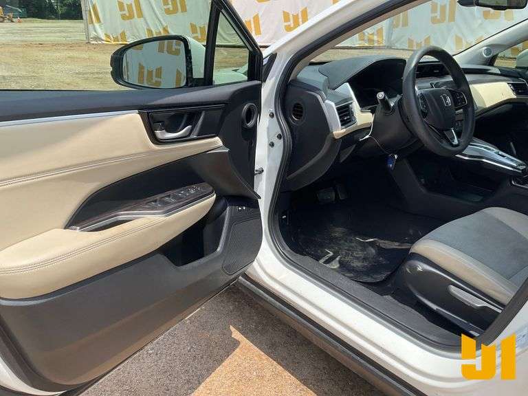 2018 HONDA CLARITY PHEV VIN: JHMZC5F19JC016580 FWD - Jeff Martin