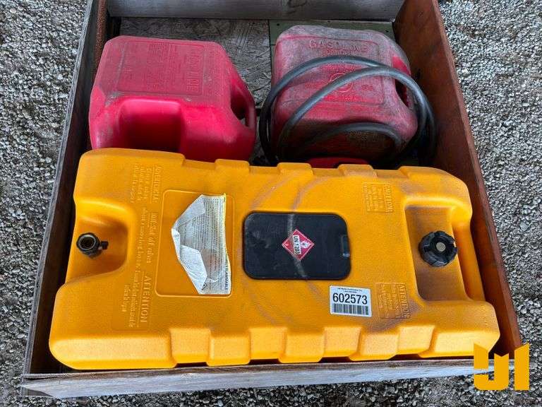LOT OF PNEUMATIC JACKS, FUEL CANS & SPRAY JUGS