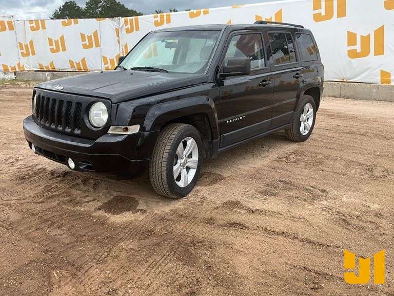 2014 JEEP PATRIOT LATITUDE VIN: 1C4NJPFB6ED703932 FWD