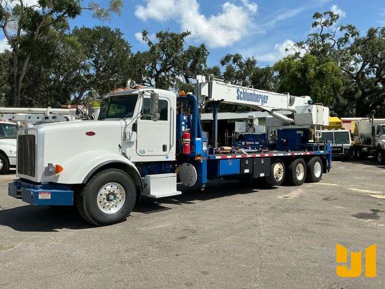 2011 NATIONAL 800D 23 TON BOOM SN: 296528 MOUNTED ON 2011 PETERBILT 367 STRAIGHT BOOM TRUCK VIN: 1NP