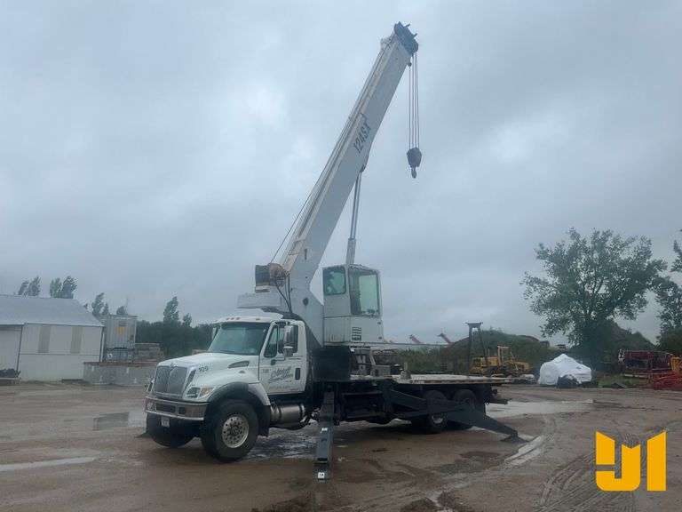 2006 MANITEX 124SX 30 TON BOOM SN: 128062 MOUNTED ON 2007 INTERNATIONAL 7500 STRAIGHT BOOM TRUCK VIN