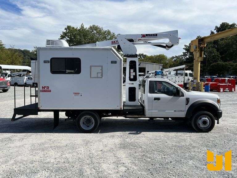 2022 FORD F-550 ARTICULATING & TELESCOPIC BUCKET TRUCK VIN: 1FDUF5GT4NDA16159