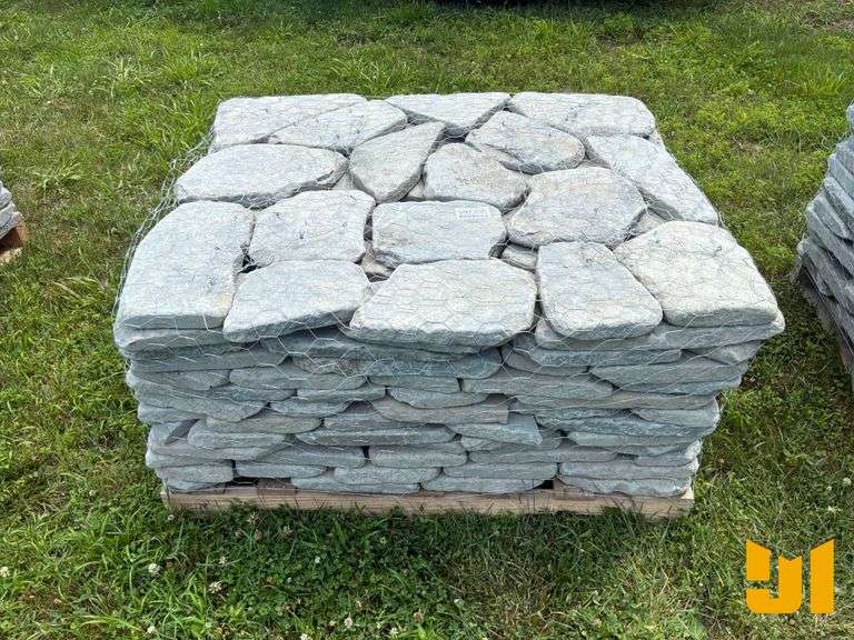 PALLET OF 1 1/2 INCH TUMBLED IRREGULAR PAVERS