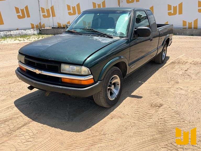 2002 CHEVROLET S-10 PICKUP EXTENDED CAB 4X2 PICKUP VIN: 1GCCS19W728118300