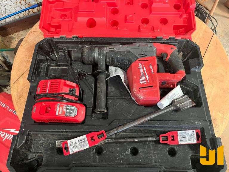 MILWAUKEE HAMMER DRILL