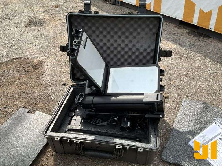 UNUSED PALADIN 10,000 LUMEN PORTABLE LED LIGHT