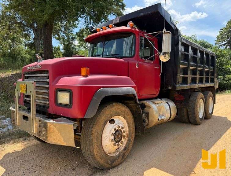 1995 MACK RD 688S TANDEM AXLE DUMP TRUCK VIN: 1M2P267Y6SM022017