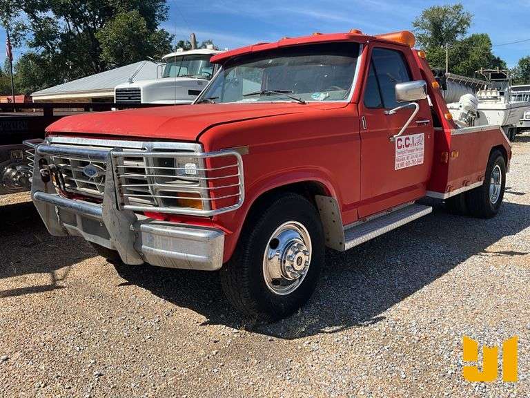 1986 FORD F-350 SINGLE AXLE WRECKER VIN: 1FDKF371XGNB39861