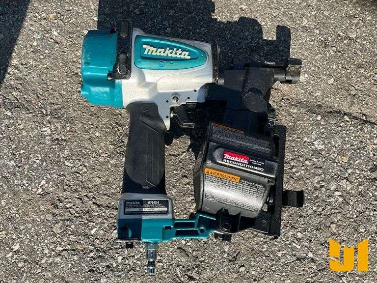 UNUSED MAKITA 1-3/4" ROOFING COIL NAILER