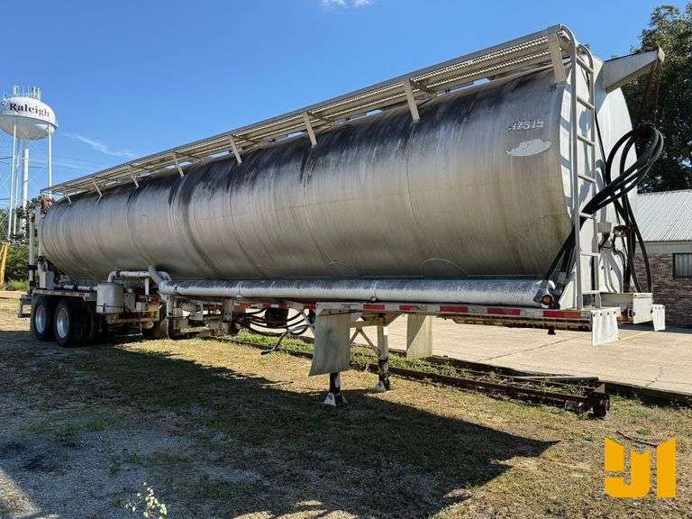2001 LEDWELL LW38 38’ T/A DRY BULK FEED TRAILER WITH AUGER VIN: 1L9AD32C01L033429