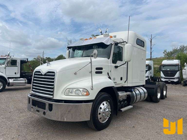2016 MACK CXU613 TANDEM AXLE TRUCK TRACTOR VIN: 1M1AW07Y4GM054144