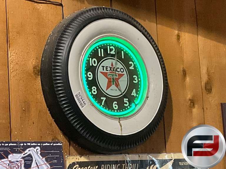 TEXACO NEON CLOCK WITH TIRE LIKE SURROUND