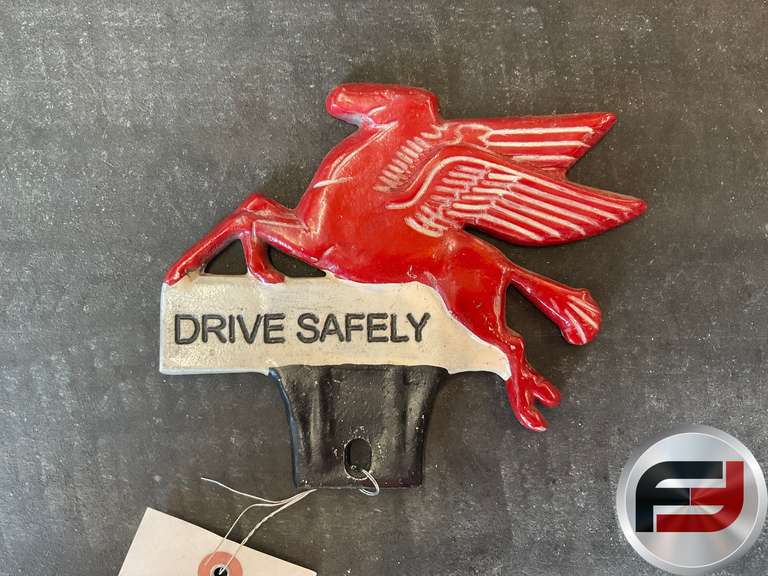 MOBIL DRIVE SAFELY PEGASUS CAST ALUMINUM LICENSE PLATE TOPPER, 6”