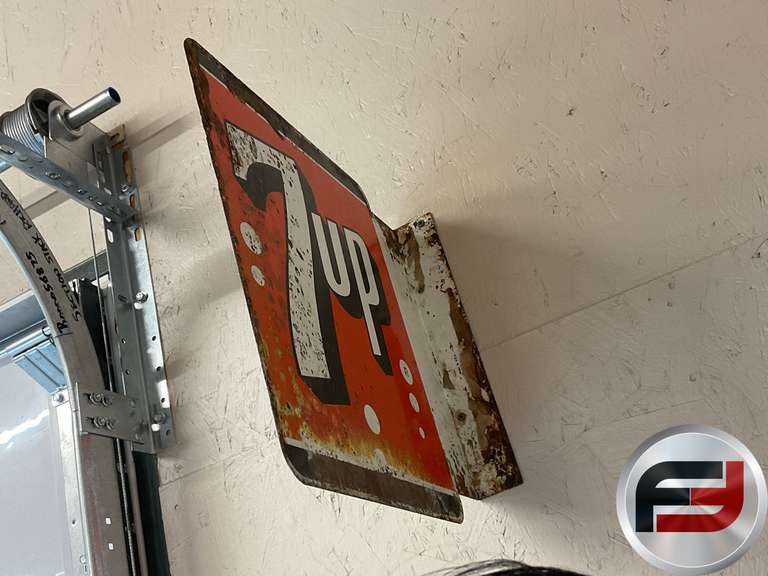 7UP METAL POST/FLANGE SIGN 16” X 16”